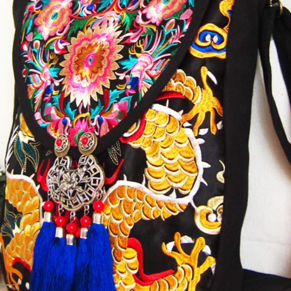 Embroidered women\'s bag